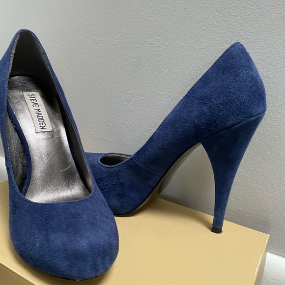 Steve Madden Shoes - Steve Madden 6.5M suede heels